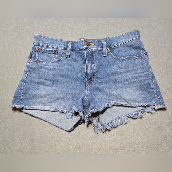 J. Crew Pants - J.Crew Denim Women Shorts Size 29 - EUC Waist 32 - Inseam 3